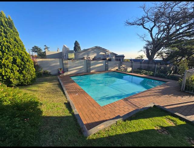2 bed property to rent in FLORIDA HILLS
